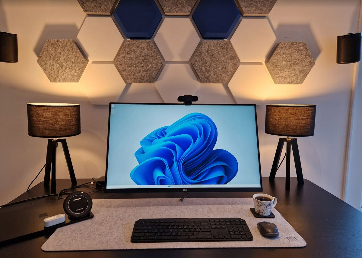 Ultra-wide (21:9) vs a typical 4K (16:9) monitor for productive work